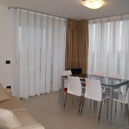 Apartahotel Aprilia 3*