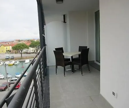 Aparthotel Aprilia 4*