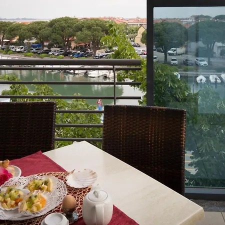 Апарт-отель Aprilia