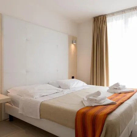 Aprilia Aparthotel 4*